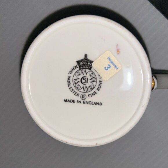 Royal Worcester, Fine Bone China Mug, Days of The Week, Friday - Girl - Picture 5 of 6